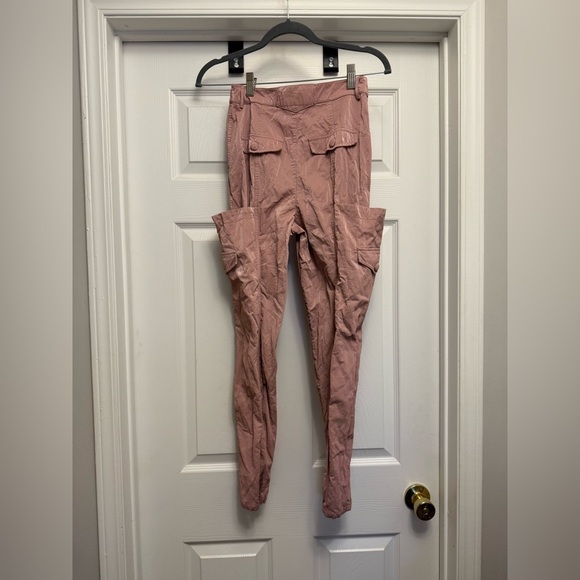h:ours Wet Leather Pants Blush Pink Cargo Pockets Shiny Revolve Blogger XS $178 - Picture 4 of 7